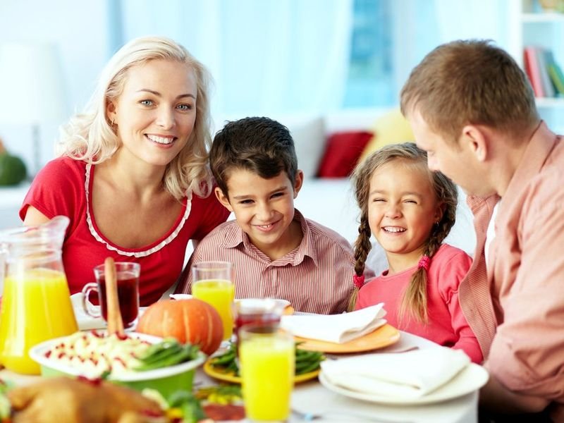 прием пищи в кругу семьи
