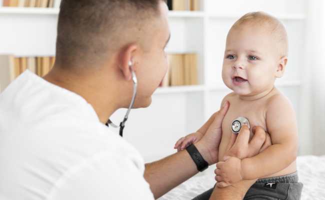 младенец на приеме кардиолога 